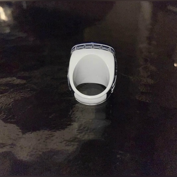 New York Yankees World Series Championship Collectible Ring - Picture 4 of 6